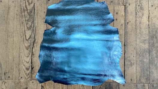 Peau de cuir de chèvre métallisé bleu ciel - maroquinerie - cuir en stock