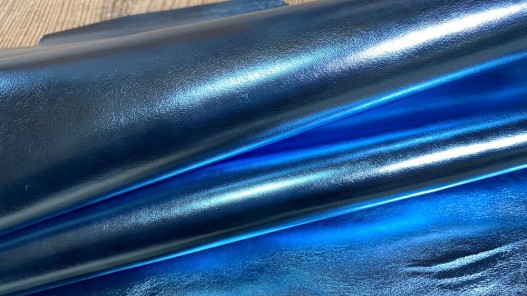 Peau de cuir de chèvre métallisé bleu ciel - maroquinerie - Cuir en Stock
