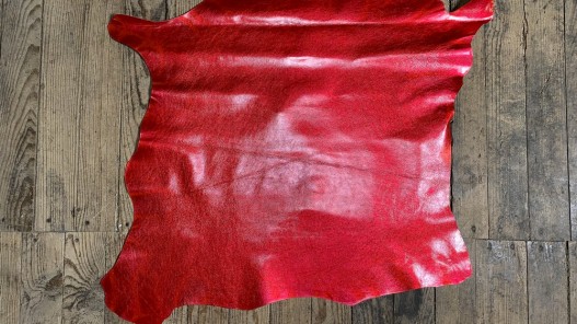 Peau de cuir de chèvre métallisé glossy rouge cerise - maroquinerie - cuir en stock