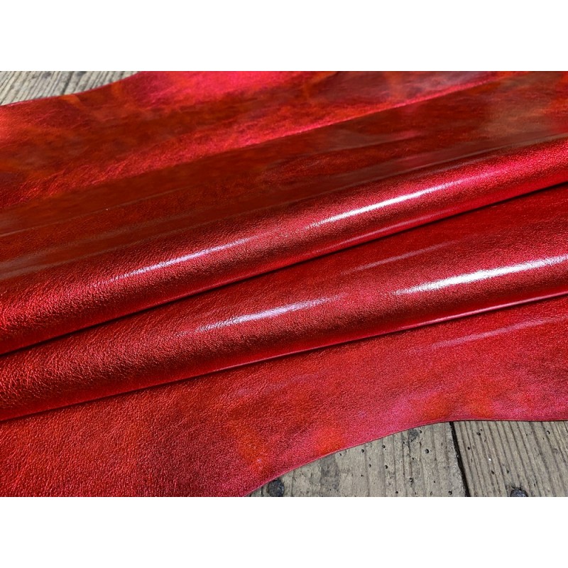 Peau de cuir de chèvre métallisé glossy rouge cerise - maroquinerie - Cuir en Stock