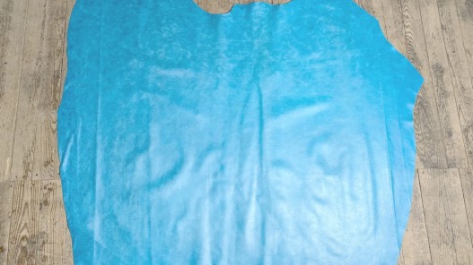 Peau de veau velours métallisé nacré bleu - maroquinerie - cuir en stock