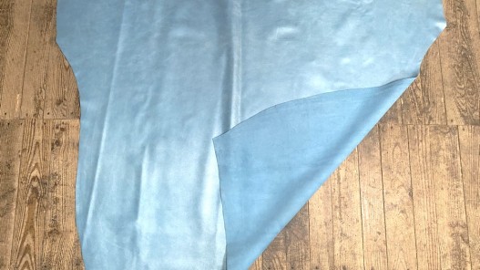 Peau de veau velours métallisé nacré bleu ciel - maroquinerie - Cuirenstock