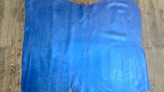 Peau de veau velours métallisé nacré bleu roi - maroquinerie - cuir en stock