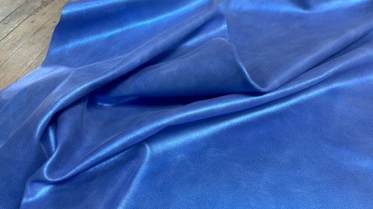 Peau de veau velours métallisé nacré bleu roi - maroquinerie - Cuir en Stock