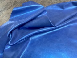Peau de veau velours métallisé nacré bleu roi - maroquinerie - Cuir en Stock