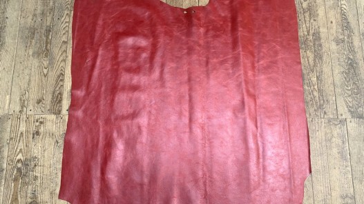 Peau de veau velours métallisé nacré rouge - maroquinerie - cuir en stock