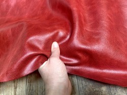 Peau de veau velours métallisé nacré rouge - maroquinerie - Cuir en stock