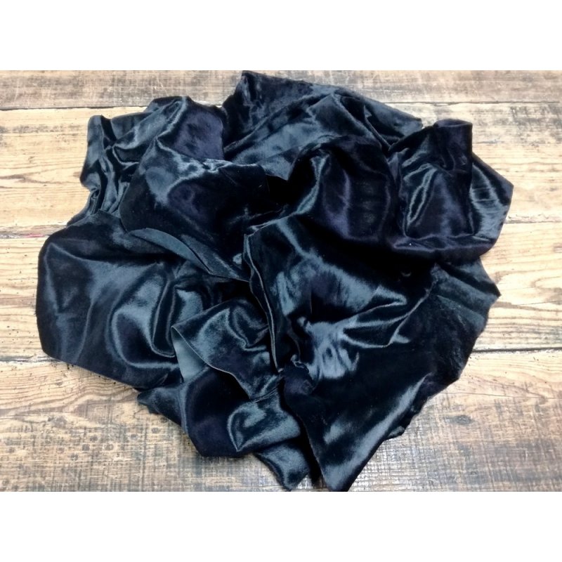 chutes de cuir de veau poil noir maroquinerie vêtement accessoire cuir en stock