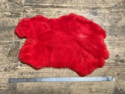 Peau de lapin en fourrure - poil rouge vif - Cuir en stock