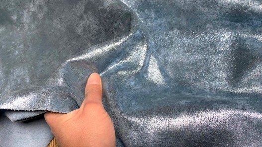 Peau de veau métallisé nuancé bleu jeans - maroquinerie - Cuir en stock