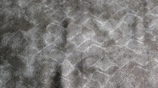 Demi peau de cuir de veau grain façon serpent gris métallic - maroquinerie - Cuirenstock