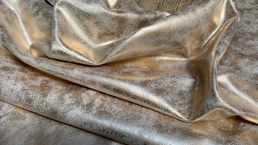 Peau de veau velours métallisé nuancé doré - maroquinerie - Cuir en Stock