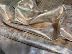 Peau de veau velours métallisé nuancé doré - maroquinerie - Cuir en Stock