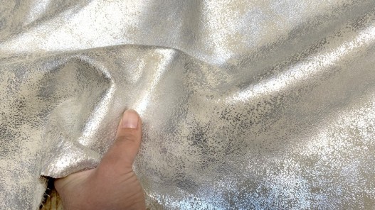 Peau de veau velours métallisé nuancé argent - maroquinerie - Cuir en stock