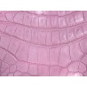 Morceau de peau de cuir de crocodile rose - maroquinerie - bijou - Cuir en Stock