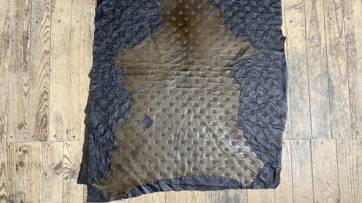 Peau de cuir d'agneau fantaisie - cuir bkaki gutté laine brun - motifs à pois - cuir en stock