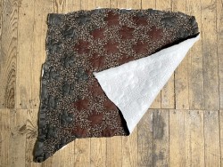 Peau de cuir d'agneau fantaisie - cuir brun gutté laine brun - motifs à fleur - Cuirenstock