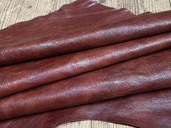 Peau de cuir de buffle véritable - finition naturelle brun rouge - maroquinerie - Cuir en Stock