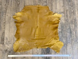 Peau de veau en poil jaune moutarde - décoration - maroquinerie - accessoire - Cuir en Stock