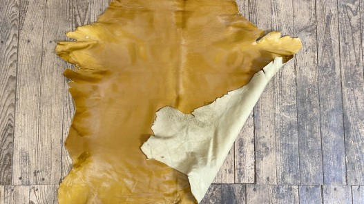 Peau de veau en poil jaune moutarde - décoration - maroquinerie - accessoire - Cuirenstock
