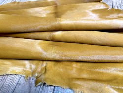 Peau de veau en poil jaune moutarde - décoration - maroquinerie - accessoire - cuirenstock