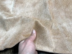 Demi-peau de vache en poil beige - décoration - maroquinerie - accessoire - Cuir en stock