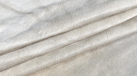 Demi-peau de vache en poil blanc - décoration - maroquinerie - accessoire - Cuirenstock