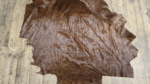 Demi-peau de vache en poil tacheté brun et noir - décoration - maroquinerie - accessoire - cuir en stock