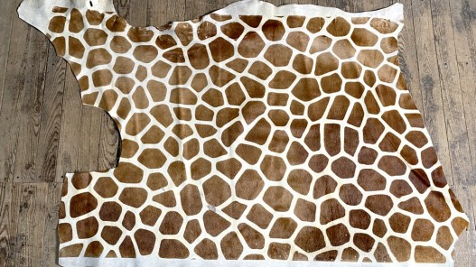 Demi-peau de vache en poil façon grain girafe - décoration - maroquinerie - accessoire - Cuirenstock