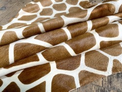 Demi-peau de vache en poil façon grain girafe - décoration - maroquinerie - accessoire - cuirenstock