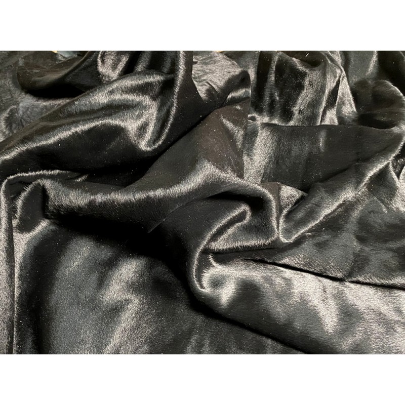 Demi-peau de vache en poil noir - décoration - maroquinerie - accessoire - cuirenstock