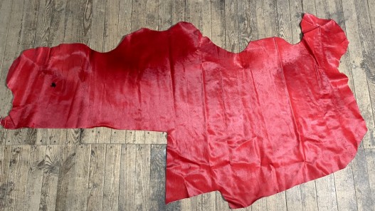Demi-peau de vache en poil rouge - décoration - maroquinerie - accessoire - cuir en stock