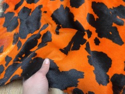 Peau de mouton lainé façon camouflage orange - cuir en stock