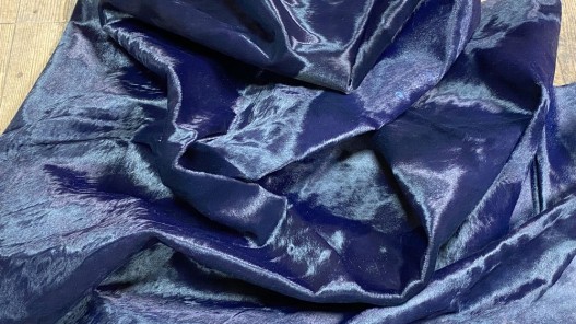 Demi-peau de vache en poil bleu nuit - décoration - maroquinerie - accessoire - Cuir en Stock