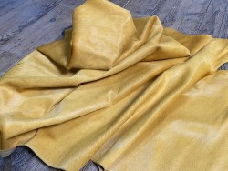 Demi-peau de vache en poil jaune - décoration - maroquinerie - accessoire - Cuir en Stock