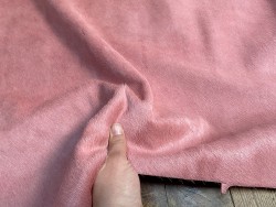 Demi-peau de vache en poil rose - décoration - maroquinerie - accessoire - cuir en stock