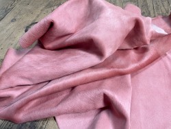 Demi-peau de vache en poil rose - décoration - maroquinerie - accessoire - Cuir en Stock