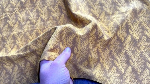 Peau de chèvre velours jaune imprimée façon tricot - maroquinerie - Cuirenstock