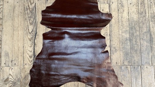 Peau de cuir de chèvre métallisé effet serpent bronze - maroquinerie - cuir en stock