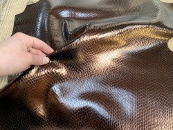 Peau de cuir de chèvre métallisé effet serpent bronze - maroquinerie - cuirenstock