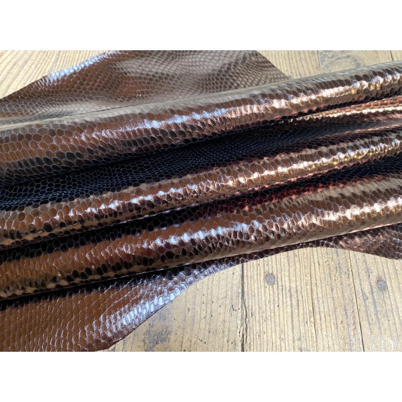 Peau de cuir de chèvre métallisé effet serpent bronze - maroquinerie - Cuir en Stock