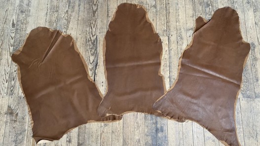 Lot de 3 peaux de cuir stretch identiques brun noisette - Cuir en stock