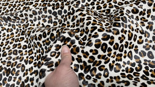 Peau de veau en poil façon léopard blanc - maroquinerie - décoration - Cuir en Stock