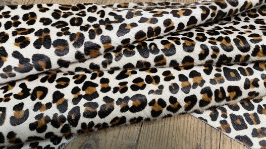 Peau de veau en poil façon léopard blanc - maroquinerie - décoration - Cuirenstock