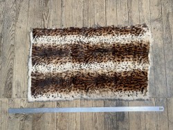 Tapis en peau de lapin en poil façon tigre - Cuir en Stock