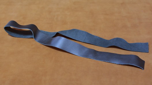 Bande de cuir souple - 3.2 cm x 68 cm - Noir - lanière - anses - Cuir en stock