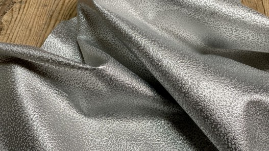 Peau de cuir d'agneau métallisé grainé - Argent / ivoire - maroquinerie - vêtement - accessoire - Cuirenstock