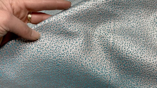 Peau de cuir d'agneau métallisé grainé - Argent / bleu turquoise - maroquinerie - vêtement - accessoire - Cuir en stock