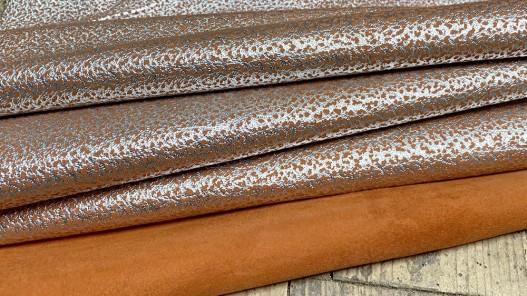 Peau de cuir d'agneau métallisé grainé - Argent / orange - maroquinerie - vêtement - accessoire - Cuir en Stock