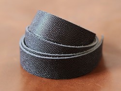 Vente bande et lanières de cuir sur-mesure - Double croupon tannage végétal noir grain caviar - Cuirenstock